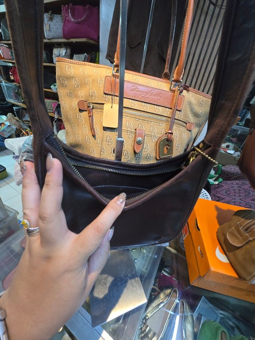 Coach vintage (Category: Shoulder Bags) located in Quezon City. Submitted by bags4ever (Listing ID 1465623440, Image 3). Description: vintage coach.