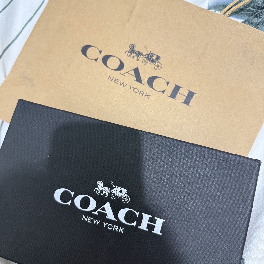 Coach Wallet and Belt Gift Set (Category: Wallets & Card holders) located in Quezon City. Submitted by beafinds (Listing ID 1465743566, Image 1). Description: free j&t shipping.