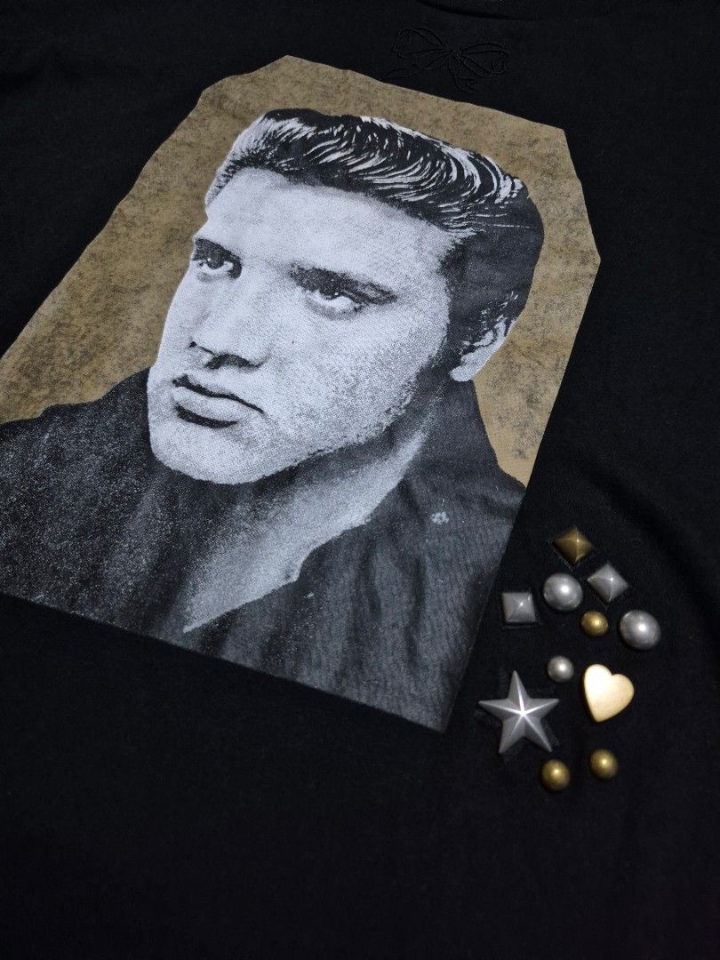 Coach x Elvis Presley Shirt (Category: Luxury Apparel) located in Tacloban City. Submitted by pascore (Listing ID 1465599541, Image 3). Description: L25W18.