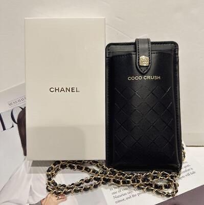 Coco chanel cellphone bag (Category: Cross-body Bags) located in Santa Rosa. Submitted by loveartsyluxe (Listing ID 1465607915, Image 2). Description: .