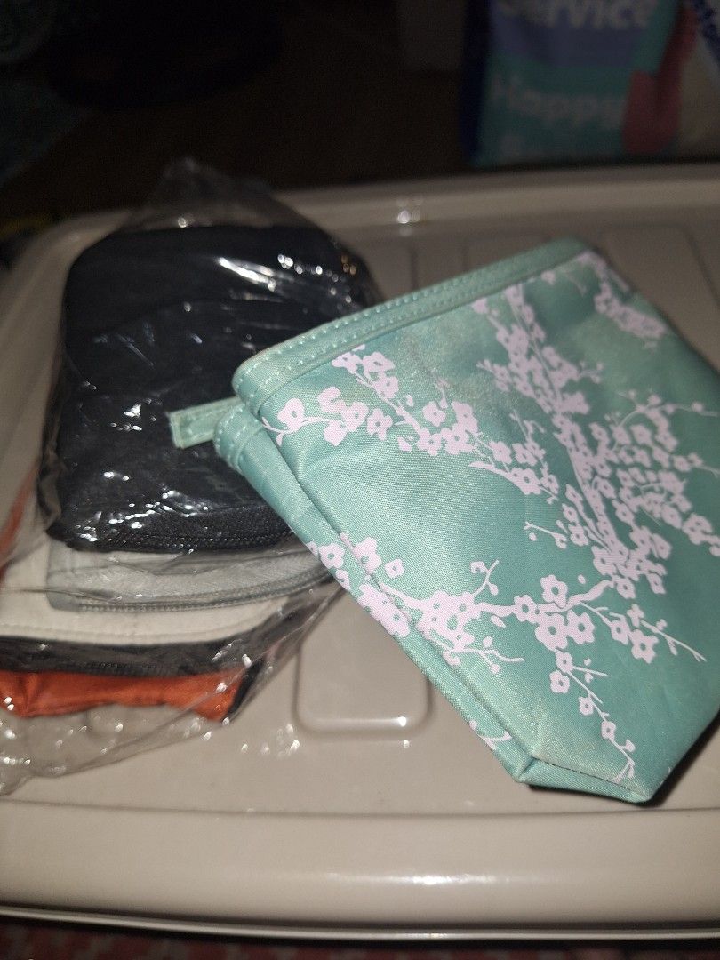 COIN PURSE (Category: Purses & Pouches) located in Quezon City. Submitted by inuyasha_07 (Listing ID 1465750620, Image 1). Description: 6 assorted penshoppe coin purse free bench pouch.