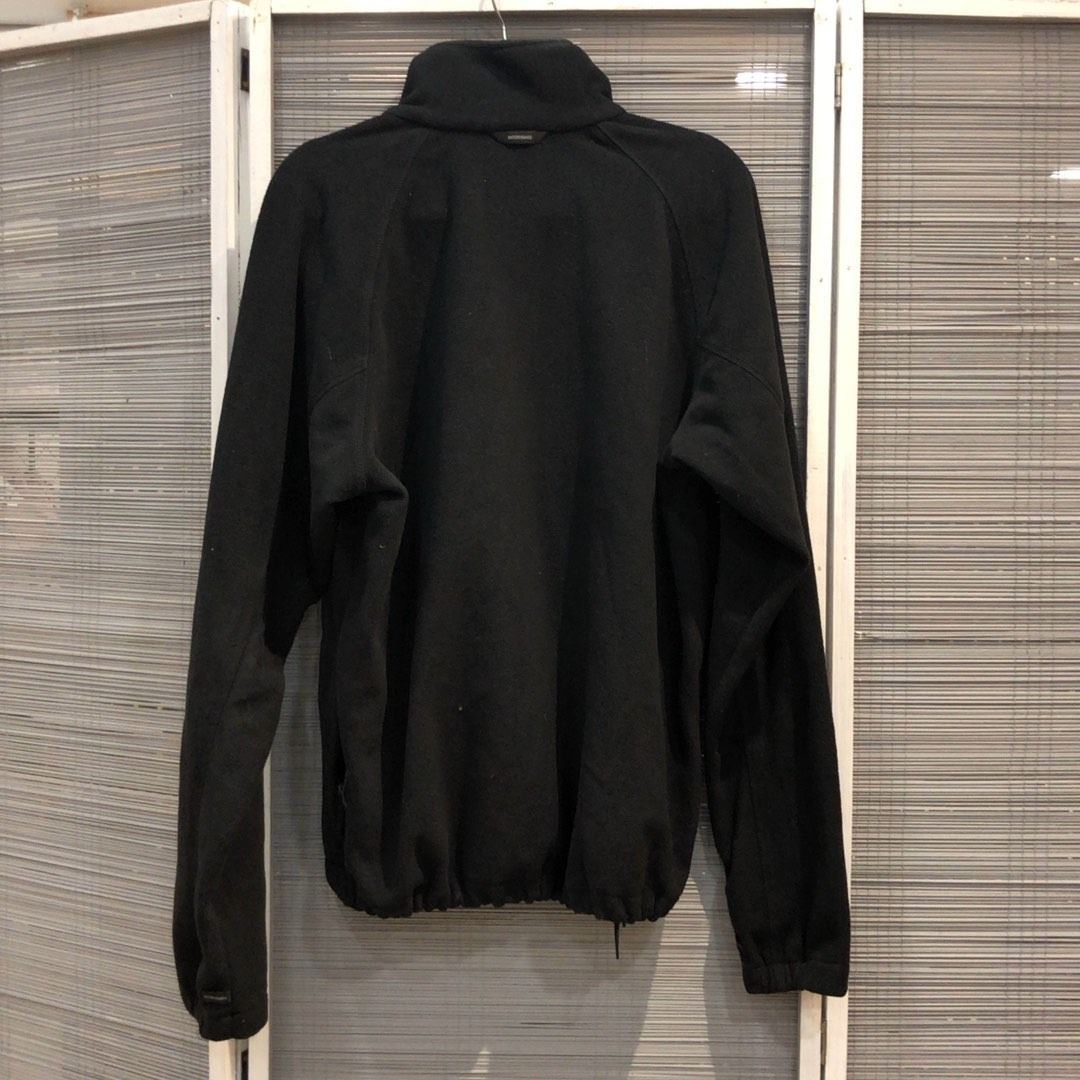 COLUMBIA CLOTHES SWEATER (Category: Coats, Jackets and Outerwear) located in Taguig. Submitted by ecoring.ph (Listing ID 1465593464, Image 2). Description: ◆CONDITION: B ◆DESCRIPTIONS: (Other defects/info:) The clothing shows signs of use, including dirt stains, runs, fraying, and loose threads. * SIZE: ◆SHOULDER TO SHOULDER: 20nches. (approximately only) ◆BUST: 50inches. (approximately only) ◆ LENGTH: 25inches. (approximately only) ◆INCLUSIONS: 