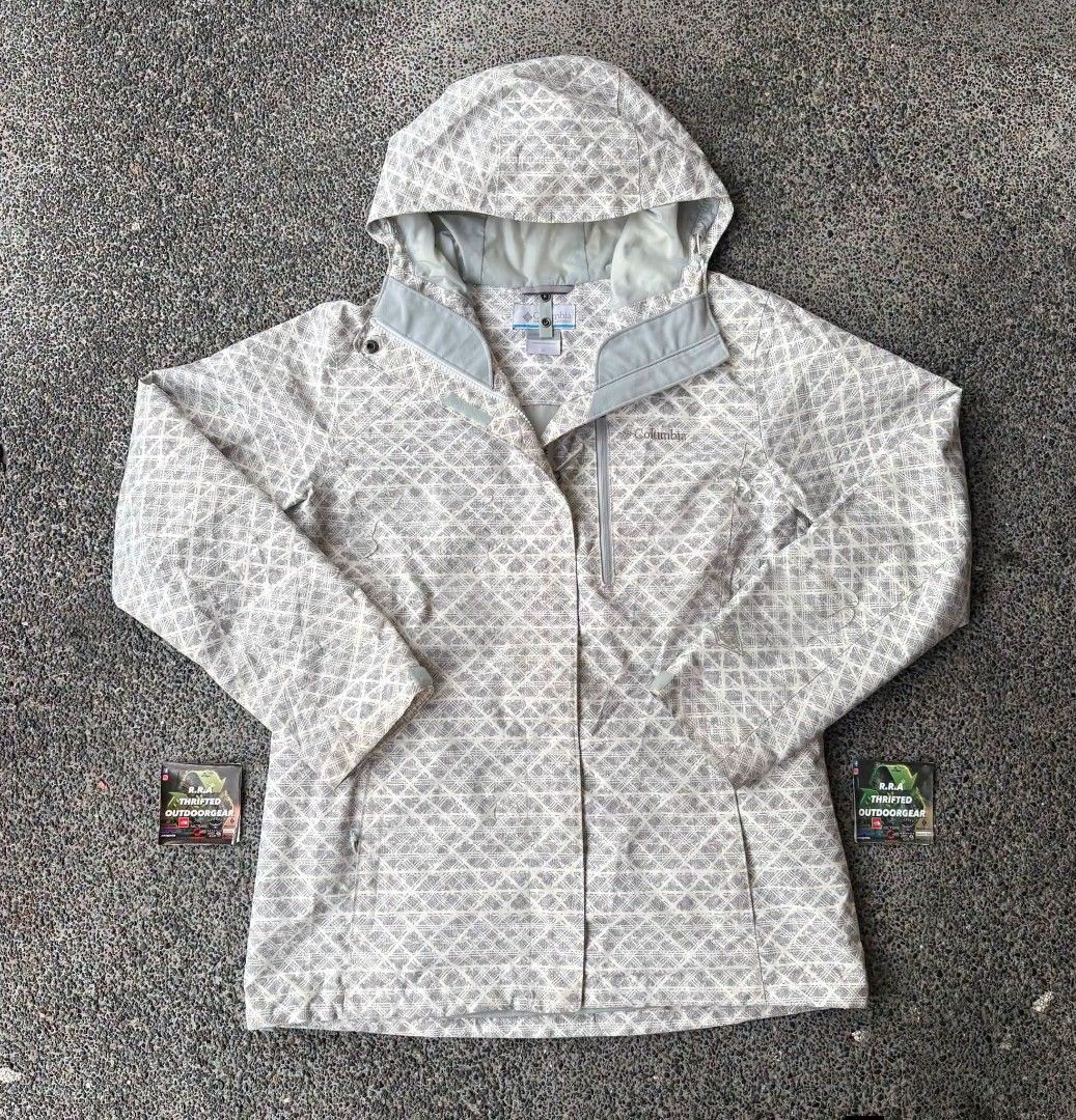 Columbia Geometric Print WindBreaker Jacket (Category: Coats, Jackets and Outerwear) located in Caloocan City. Submitted by rjlthrifts (Listing ID 1465701772, Image 1). Description: Columbia Geometric Print WindBreaker Jacket for wet, windy, and cool-weather outdoor activities, as well as everyday lifestyle wear. Excellent Condition Color rate 10/10 L on Tag 28 Length 22 Width No issue. Price. 2,980 Loc. South Caloocan Courier. J&T And Flash Expr