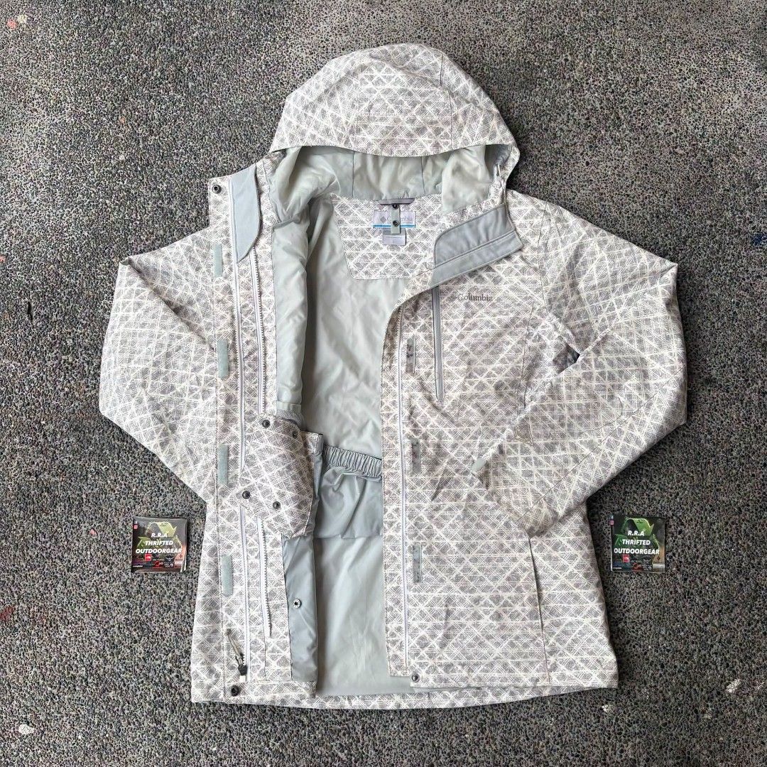 Columbia Geometric Print WindBreaker Jacket (Category: Coats, Jackets and Outerwear) located in Caloocan City. Submitted by rjlthrifts (Listing ID 1465701772, Image 3). Description: Columbia Geometric Print WindBreaker Jacket for wet, windy, and cool-weather outdoor activities, as well as everyday lifestyle wear. Excellent Condition Color rate 10/10 L on Tag 28 Length 22 Width No issue. Price. 2,980 Loc. South Caloocan Courier. J&T And Flash Expr