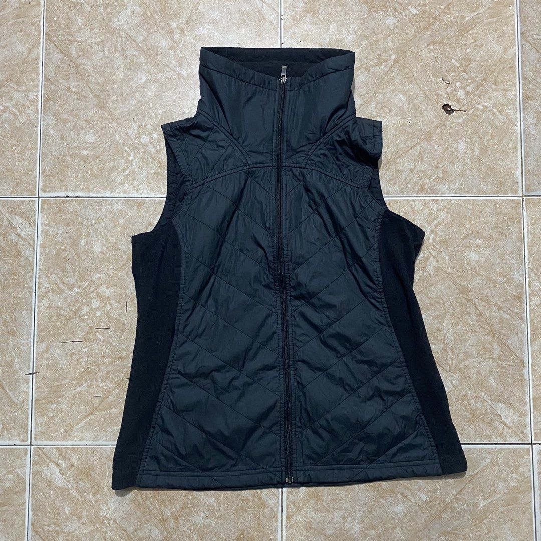 Columbia Vest (Category: Vests) located in Manila. Submitted by killthismane (Listing ID 1465729893, Image 2). Description: Columbia quilted full-zip vest featuring a soft fleece collar and contrast side panels..
