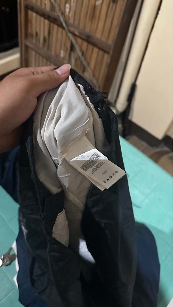 COLUMBIA WINDBREAKER (Category: Coats, Jackets and Outerwear) located in Manila. Submitted by urban.vintage (Listing ID 1465733473, Image 2). Description: ISSUE: NONE (NEED WASH) MOP :GCASH (NO COD) SHIP VIA: LALAMOVE & J&T LOCATION: PASIG CITY LENGTH: 29 WIDTH :23.