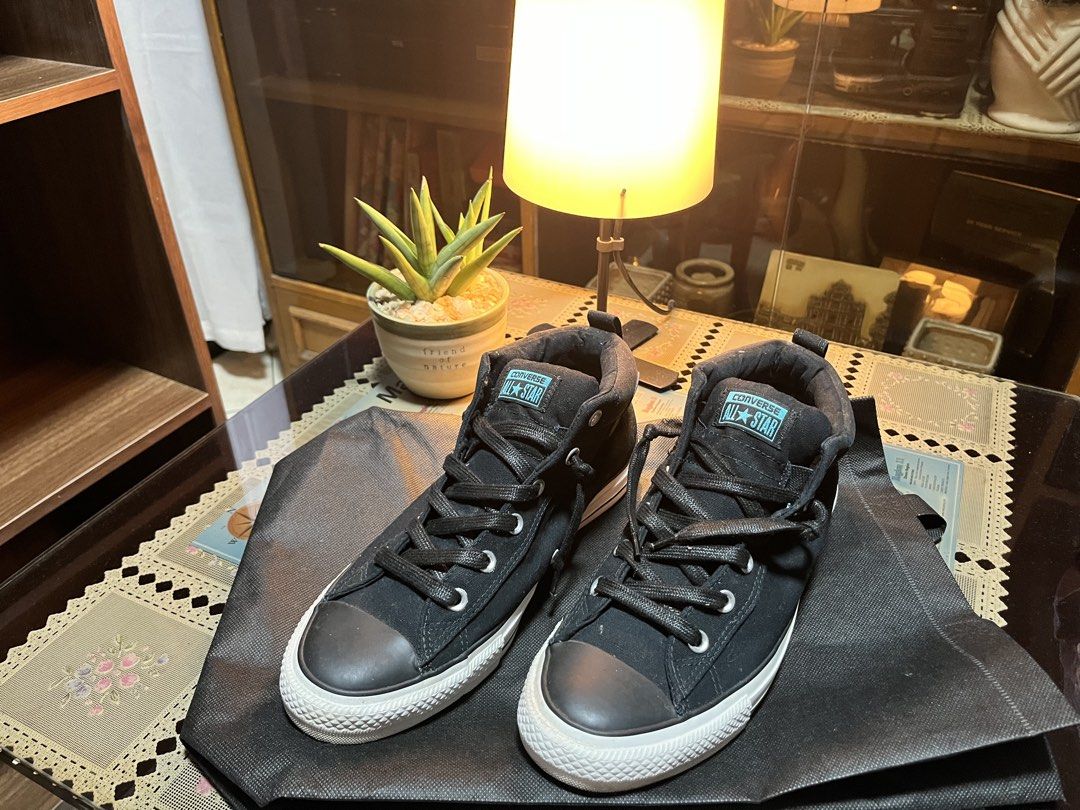 Converse (black, canvass) (Category: Sneakers) located in Manila. Submitted by eliseriogl89460 (Listing ID 1465663052, Image 1). Description: .