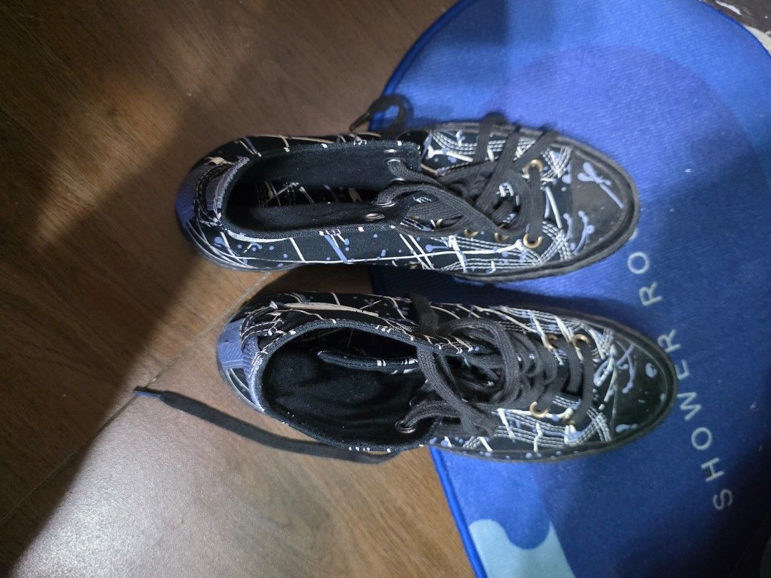 Converse Chuck 70 High Paint Splatter Black Size 8 (Category: Sneakers) located in Manila. Submitted by liveowl-c72e (Listing ID 1465622710, Image 1). Description: - Brand: Converse Chuck 70 High-Top NO BOX - Design: Black canvas with unique white and blue paint splatter details - Size: Men's US 8 / Women's US 10 / EUR 41.5 - Features: Classic rubber toe cap, signature All Star ankle patch - Origin: Made in Vietnam - Condition/Vibe: Perfect state