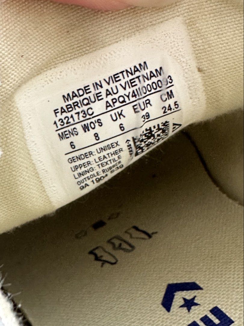 Converse classic white sneakers W US 8 (Category: Sneakers) located in Manila. Submitted by aclairesc7 (Listing ID 1465663252, Image 3). Description: used twice only. needs slight cleaning.