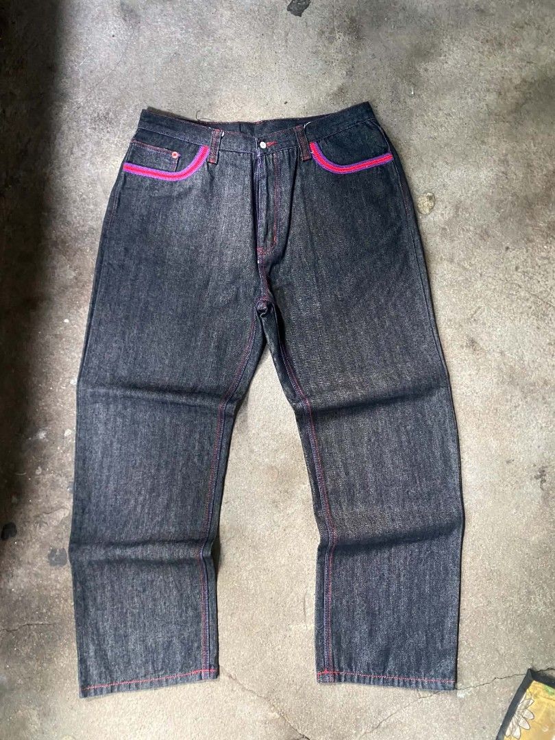 COOGY BAGGY PANTS (Category: Jeans) located in Manila. Submitted by vastpenguin.fe4763 (Listing ID 1465678582, Image 2). Description: COOGIE BAGGY PANTS NO ISSUE 38to40- waistline 43- length 12- leghole CRISPY CONDITION .