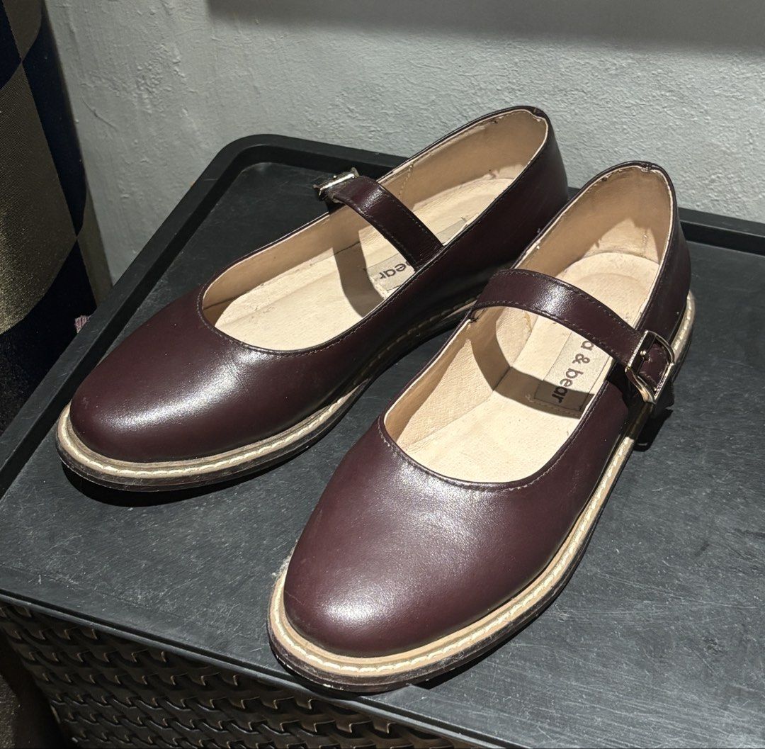Cora and Bear Nona Espresso 6.5 (Category: Flats & Sandals) located in Taguig. Submitted by yogurt.box (Listing ID 1465680019, Image 1). Description: Barely used Swipe for minor flaws Size 6.5 Loc: Taguig.