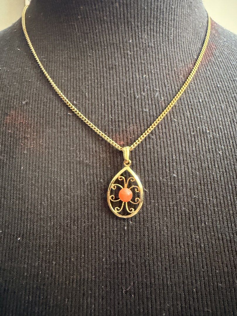 Coral Pendant Necklace 🪸 (Category: Necklaces) located in Pasig City. Submitted by smartshopping.ph (Listing ID 1465720108, Image 3). Description: Coral Pendant Necklace 🪸 From left to right: 800 php, 700 php, 600 php, 500 php.