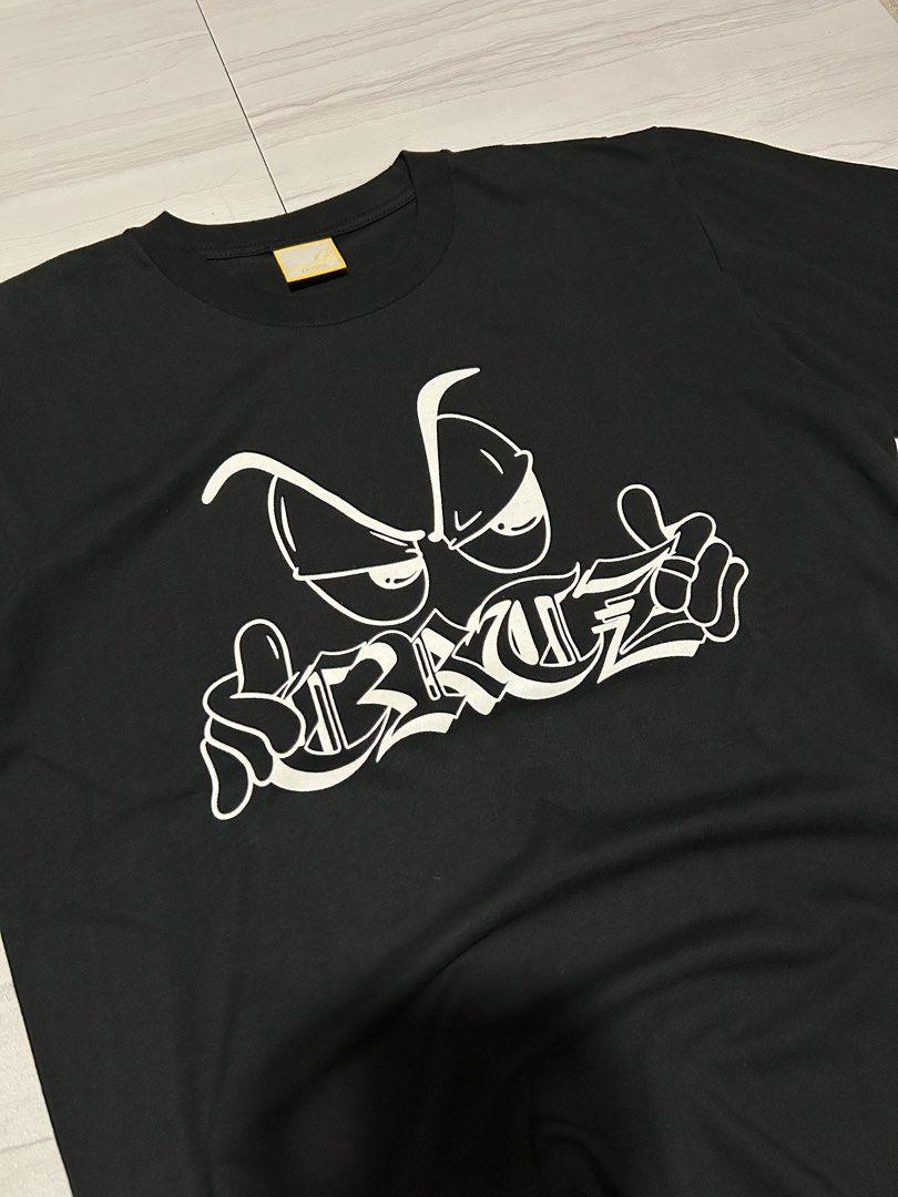 Corteiz Side Eye Tee (Category: Tshirts & Polo Shirts ) located in Manila. Submitted by blessed.drei (Listing ID 1465713856, Image 2). Description: Brandnew with Ziplock Included Width : 21 Length 28 Size Large Authentic No Issues ₱700 + Shipping 📍 Deca Homes, Manila.