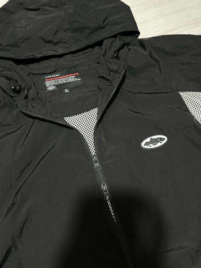 Corteiz V2 Litework Spring Jacket (Category: Coats, Jackets and Outerwear) located in Manila. Submitted by blessed.drei (Listing ID 1465723054, Image 3). Description: Brandnew with Ziplock Included Width : 24 Length : 29 Authentic Size XL No Issues ₱2000 + Shipping 📍 Deca Homes, Manila.