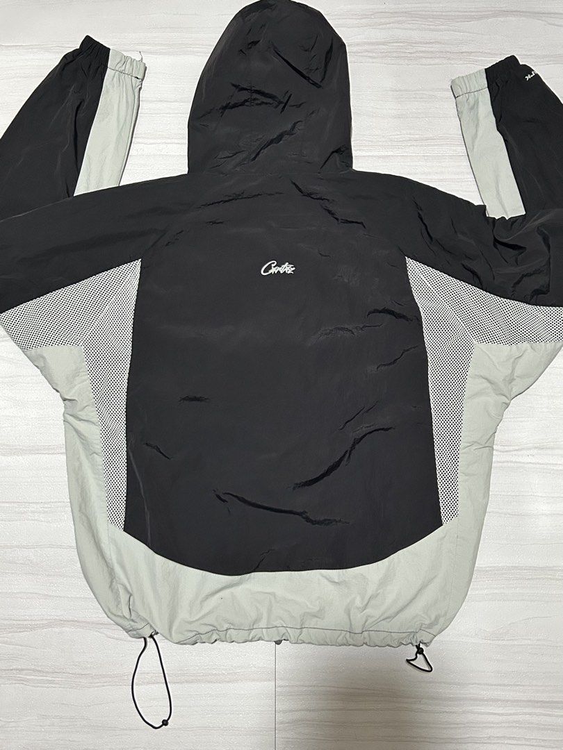 Corteiz V2 Litework Spring Jacket (Category: Coats, Jackets and Outerwear) located in Manila. Submitted by blessed.drei (Listing ID 1465723054, Image 2). Description: Brandnew with Ziplock Included Width : 24 Length : 29 Authentic Size XL No Issues ₱2000 + Shipping 📍 Deca Homes, Manila.