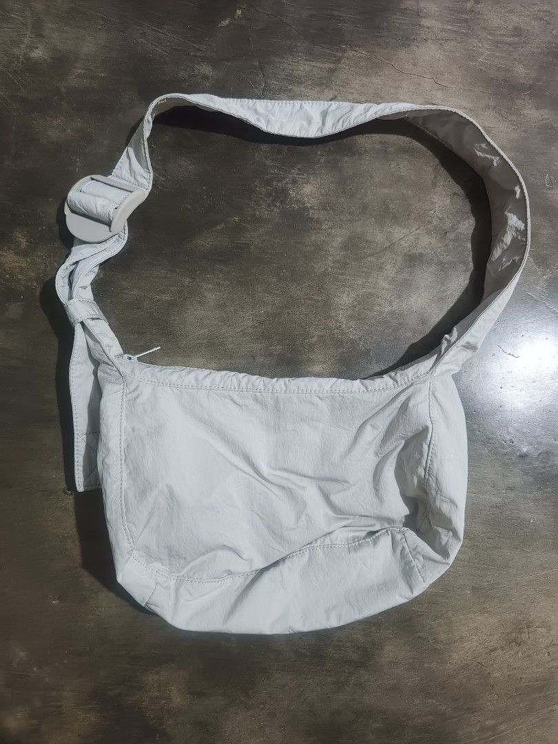 ‎COS Nylon Crossbody Saddle Bag (Category: Cross-body Bags) located in Koronadal. Submitted by zxckeeeny_ (Listing ID 1465715349, Image 2). Description: ‎COS Nylon Crossbody Saddle Bag ‎excellent condition ‎9.2/10 ‎issue: light stains.