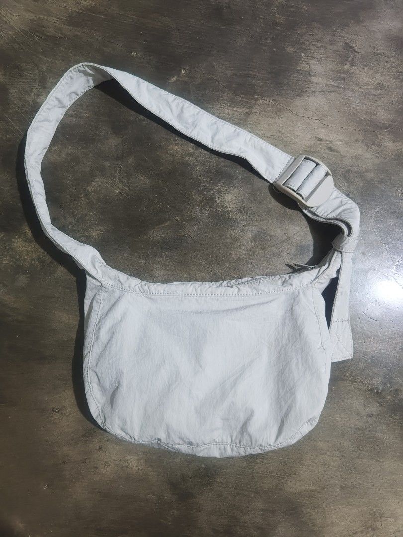 ‎COS Nylon Crossbody Saddle Bag (Category: Cross-body Bags) located in Koronadal. Submitted by zxckeeeny_ (Listing ID 1465715349, Image 1). Description: ‎COS Nylon Crossbody Saddle Bag ‎excellent condition ‎9.2/10 ‎issue: light stains.