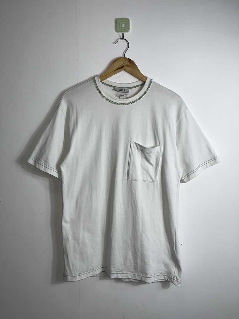 COS White Pocket Shirt Medium (Category: Tshirts & Polo Shirts ) located in Nasugbu. Submitted by janstuffs.ph (Listing ID 1465665374, Image 1). Description: COS Pocket Tee Authentic💯 Size on tag: XS Relaxed Dimension: 20"W x 28"L Best fit: MEDIUM Condition: 10/10 Good as New Flaw: None Mine: 700 Thankyou po 🫶💕.