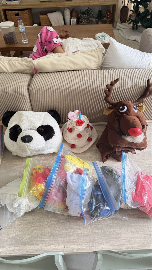 costume and head piece (Category: Everything Else Others) located in Manila. Submitted by pinklilo (Listing ID 1465607327, Image 2). Description: selling bundle costume and and head piece.