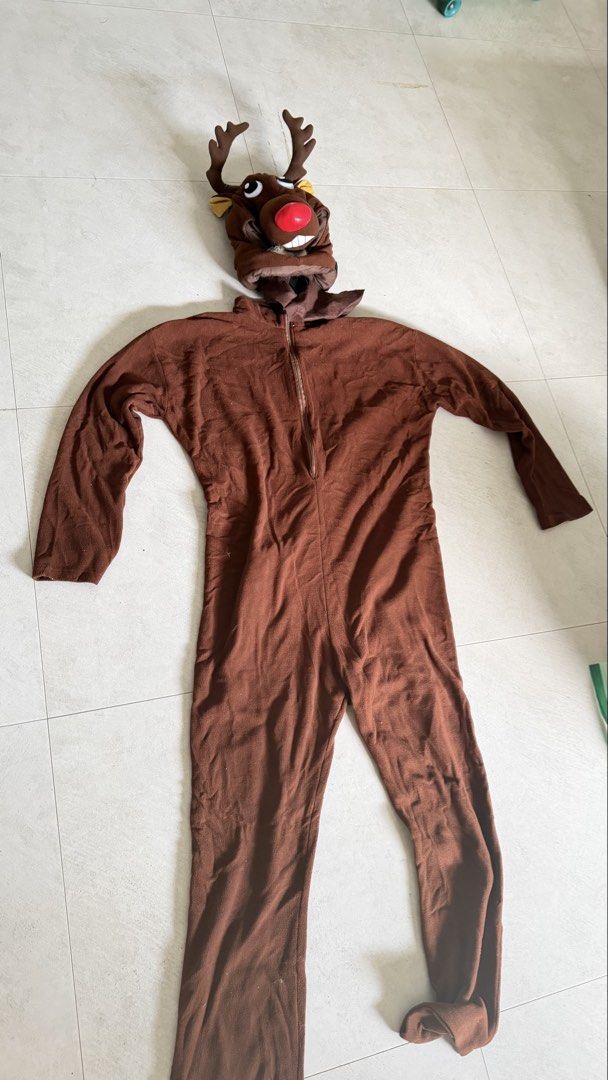 costume and head piece (Category: Everything Else Others) located in Manila. Submitted by pinklilo (Listing ID 1465607327, Image 3). Description: selling bundle costume and and head piece.