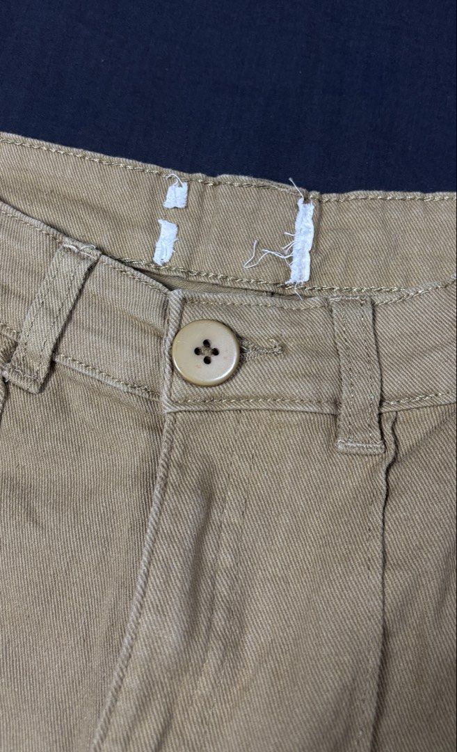 Cotton On Khaki Wide Leg Pants (Category: Jeans) located in Bacoor. Submitted by calvinmanzano13 (Listing ID 1465618522, Image 2). Description: - L = 40” | W = 27” - Style: Wide leg pants with relaxed fit and front crease detail - Closure: Front button with belt loops - Pockets: Two functional back pockets - Material: 90% cotton, 10% recycled cotton (eco-friendly) Notes: ☑️ Hand washed ☑️ Polished ☑️ Steam ironed.