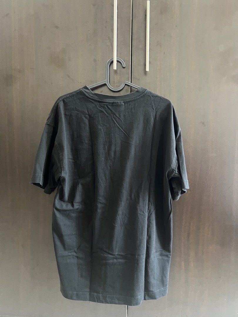 Cotton On Shirt (Category: Tshirts & Polo Shirts ) located in Marikina City. Submitted by miguelretz (Listing ID 1465591597, Image 2). Description: Cotton On shirt Small Oversize Rfs: decluttering.