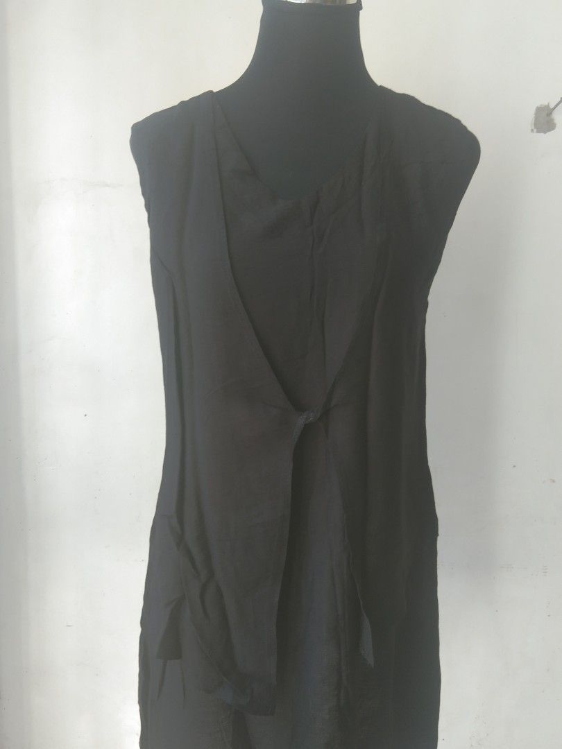 Cotton short dress (Category: Dresses) located in San Fernando. Submitted by kitkat.astina (Listing ID 1465640685, Image 2). Description: tape measurement front: bust: 17.5 inches waist: 19 inches length: 32 inches black cotton with side pockets not used medium to large frame.