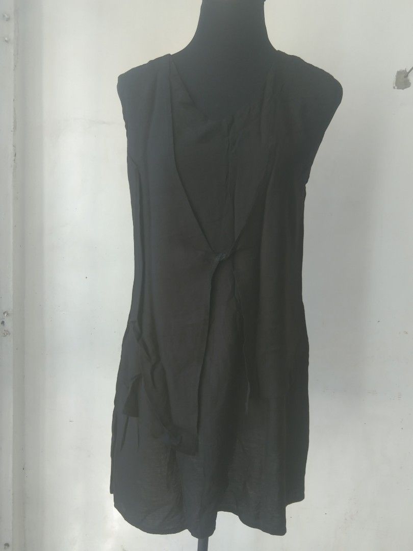Cotton short dress (Category: Dresses) located in San Fernando. Submitted by kitkat.astina (Listing ID 1465640685, Image 1). Description: tape measurement front: bust: 17.5 inches waist: 19 inches length: 32 inches black cotton with side pockets not used medium to large frame.