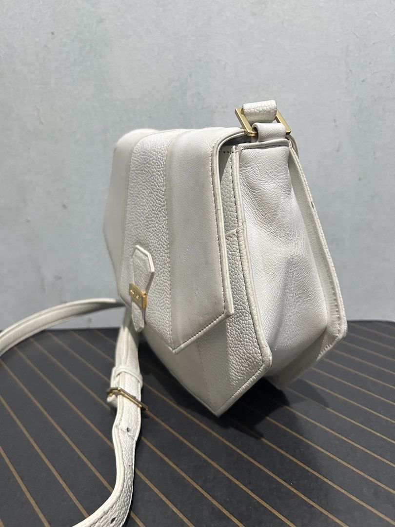 Courreges Paris Genuine Leather Sling Bag (Category: Cross-body Bags) located in Quezon City. Submitted by jjsurplus_23 (Listing ID 1465707032, Image 3). Description: .