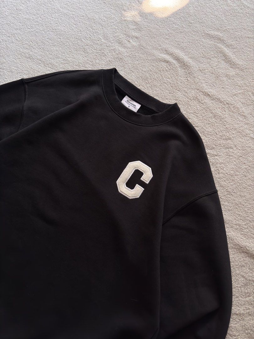 COVERNAT SWEATER (Category: Coats, Jackets and Outerwear) located in Guagua. Submitted by mid_thrift (Listing ID 1465742431, Image 3). Description: W-24 L-27 No issue good condi.