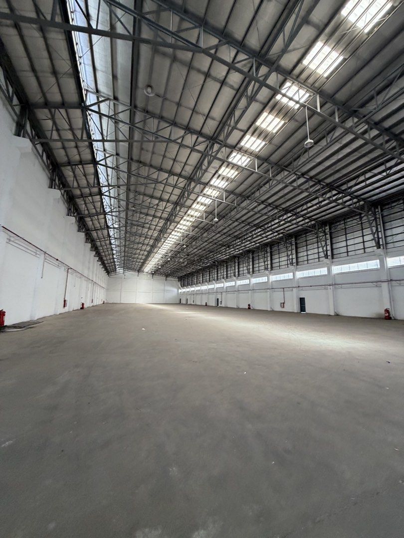 CPIP PEZA Calamba Warehouse for Lease (Category: Commercial) located in Manila. Submitted by rmvlistings (Listing ID 1465617943, Image 1). Description: CPIP Calamba Warehouse for Lease Peza and Non Peza Zone Available 12,000 SQM total area Available on December 300 pesos per sqm .
