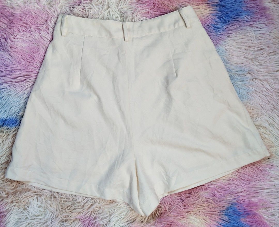 Cream White High Waisted Trouser Shorts (Category: Shorts) located in Siquijor. Submitted by thesummit26 (Listing ID 1465705684, Image 3). Description: Classic cream/off-white tailor-style shorts. with inner lining size: 27.