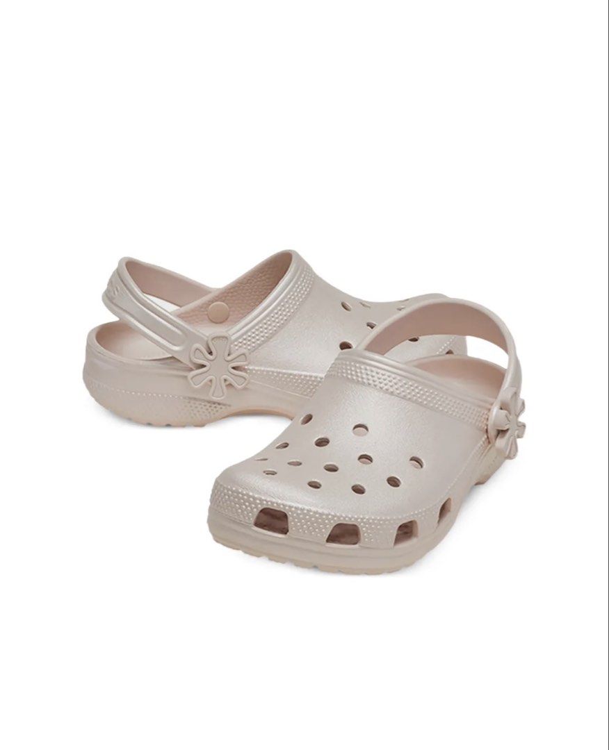 Crocs Classic Pearl Clogs Toddler Size C7 (Category: Babies & Kids Fashion) located in Santa Teresita. Submitted by iksluxuries2 (Listing ID 1465686848, Image 1). Description: - Authentic Crocs clogs in a sweet pearl pink shade - Size: C7 (EUR 23-24) - Condition: Brand new with original store tags attached - Design: Classic slip-on style with top ventilation holes and an adorable flower charm on the pivot strap - Perfect for toddlers and little k