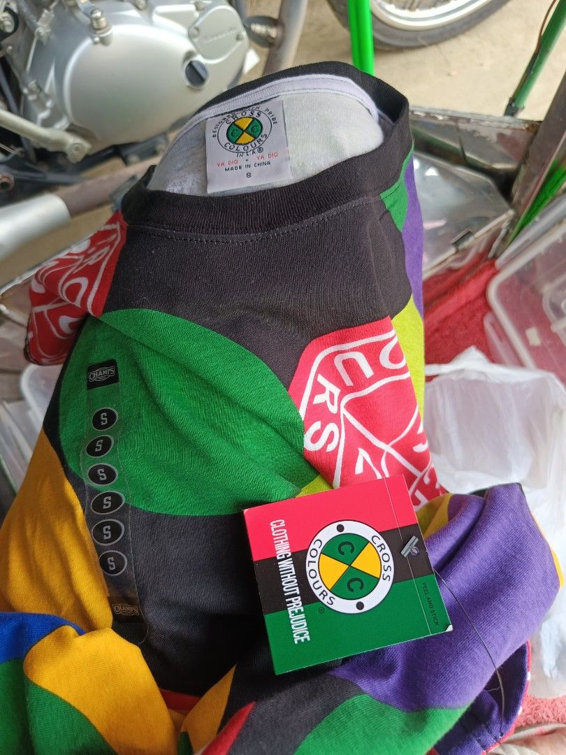 cross colours (Category: Tshirts & Polo Shirts ) located in Manila. Submitted by datrfdt (Listing ID 1465687869, Image 3). Description: no issue.