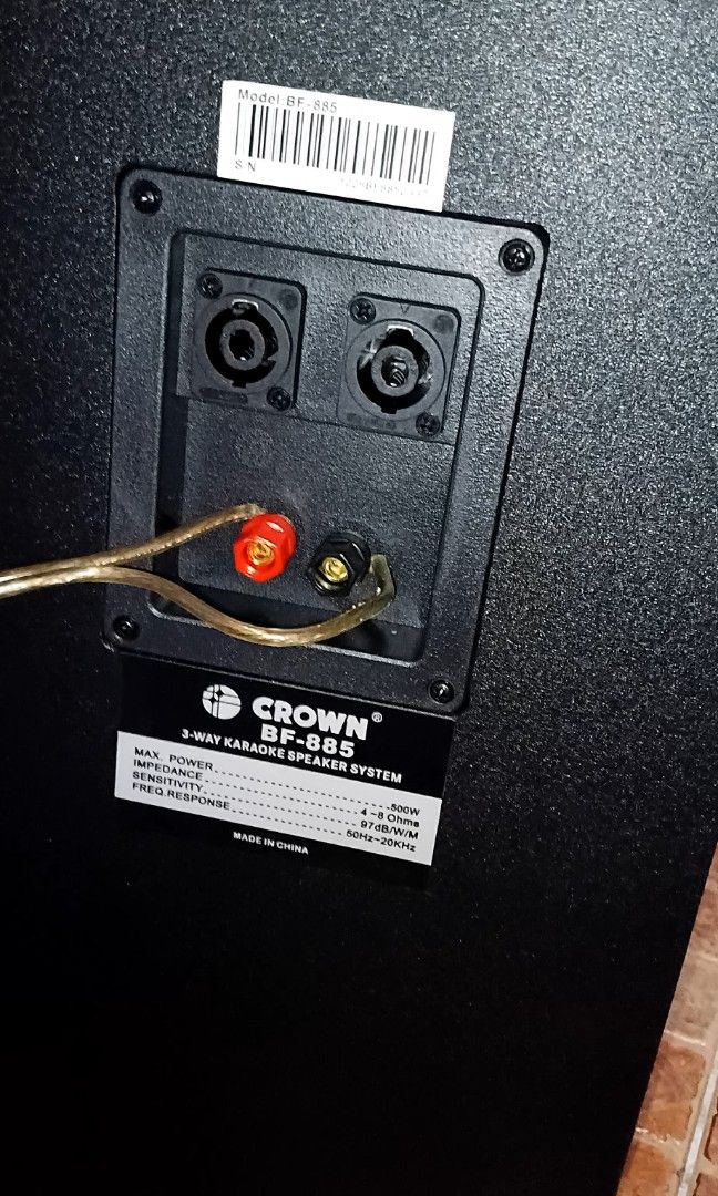 Crown Speaker System (Category: Soundbars, Speakers & Amplifiers) located in Quezon City. Submitted by dancatz (Listing ID 1465623245, Image 3). Description: □ P 2500.00 - Brand: Crown - Color: Black - Design: Metal mesh grille with a stylish center vertical logo panel - Build Quality: Solid and durable construction - Best For: Parties, gatherings, and home audio setups - Condition: Brand new/Good as new - pick up only to test LFB Seller's locati