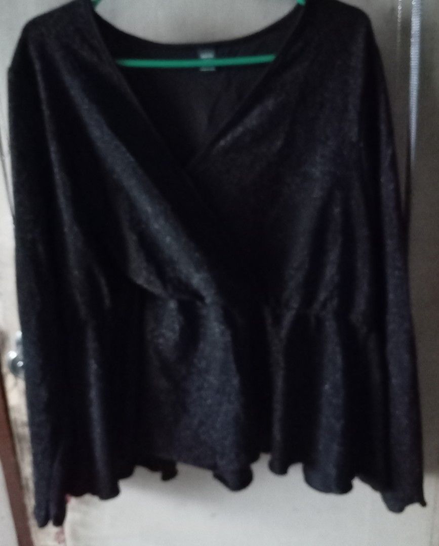 Curve Black Glitter Peplum Blouse (Category: Blouses) located in Quezon City. Submitted by chacha30.s (Listing ID 1465641586, Image 1). Description: - Brand/Model: Shein Curve - Size: 3XL (Plus Size) - Color/Style: Black with subtle woven glitter - Design: Long sleeves, crossover V-neck wrap front, peplum silhouette - Ideal for: Going out, casual evening wear - Pairing: Looks great with jeans or trousers . Text me at 09277152134 . Buy na po kayo/