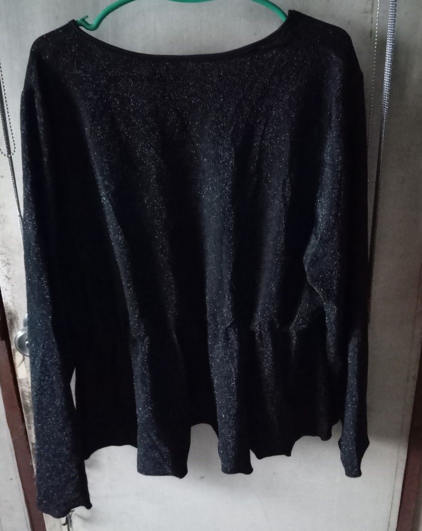 Curve Black Glitter Peplum Blouse (Category: Blouses) located in Quezon City. Submitted by chacha30.s (Listing ID 1465641586, Image 3). Description: - Brand/Model: Shein Curve - Size: 3XL (Plus Size) - Color/Style: Black with subtle woven glitter - Design: Long sleeves, crossover V-neck wrap front, peplum silhouette - Ideal for: Going out, casual evening wear - Pairing: Looks great with jeans or trousers . Text me at 09277152134 . Buy na po kayo/