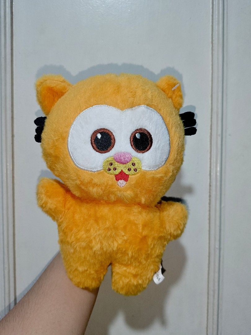 Cute Garfield Plush Toy (Category: Plushies & Soft Toys) located in Pasig City. Submitted by sleepyfairy (Listing ID 1465579162, Image 1). Description: message me if you have questions about the item 🫶🏻 shipping fee shouldered by buyer 🩷.
