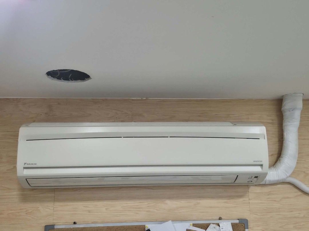 HEAVY DUTY 3.0 HP DAIKIN INVERTER AC (Category: Air Conditioning and Heating) located in Manila. Submitted by danayamiracle (Listing ID 1465617219, Image 3). Description: - Brand/Model: Daikin Inverter Split Type AC (Indoor: FTKS71GVMA + Matching Outdoor Condenser) - Power Supply: 220-240V / 50Hz or 220-230V / 60Hz - Weight: Indoor unit is 12 kg - Condition: Great cooling performance, taken down properly during office separation. - deep cleaned a
