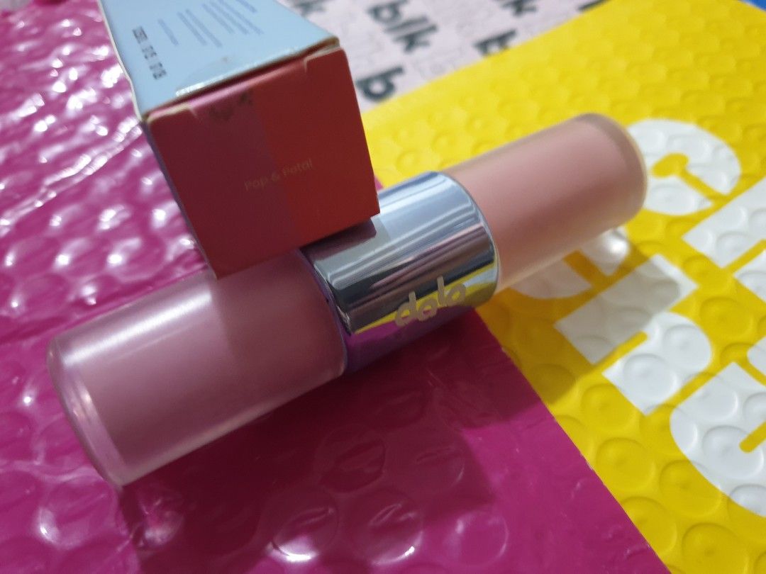 DALA DEWPHORIA BLUSH (Category: Makeup) located in Mandaluyong City. Submitted by cheesecake_13 (Listing ID 1465654330, Image 3). Description: Barely Used ( 80 to 70 percent remaining) - shade Petal and Pop.