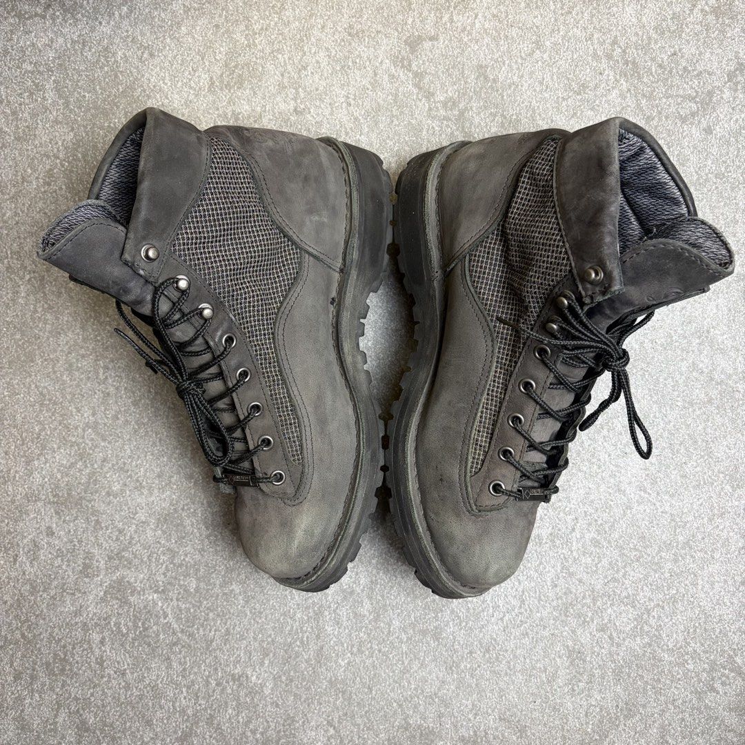Danner GDC x Kevlar Light LT Boots Grey US Made (Category: Boots) located in Cagayan de Oro. Submitted by taramattsa45690 (Listing ID 1465680209, Image 3). Description: Danner Kevlar Light LT boots in dark grey. Made in USA with Gore-Tex lining and mesh side panels. Rugged lug soles and black laces included. Classic tactical outdoor style. Size tag inside tongue..