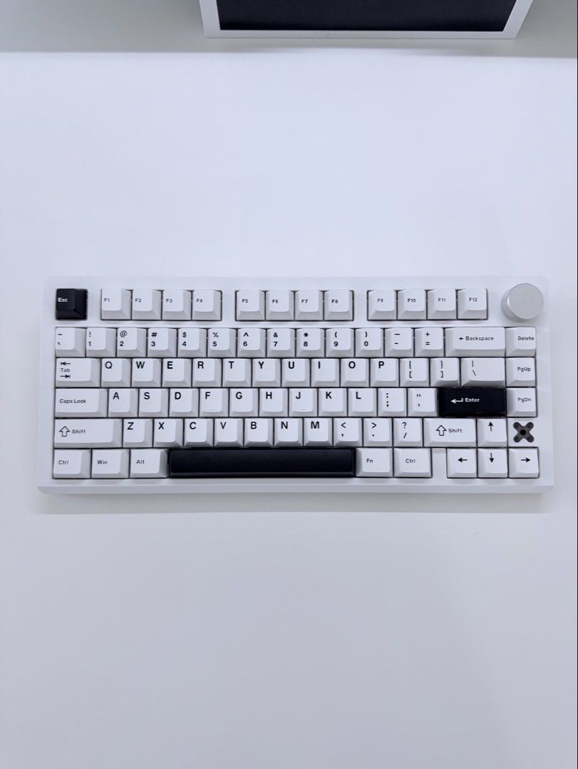 Dareu Flex 75 Trimode Wireless Mechanical Keyboard White Keyboard Wireless Keyboard Bluetooth Keyboard (Category: Computer Keyboard) located in Manila. Submitted by yeyouchengdu_ (Listing ID 1465700535, Image 1). Description: FOR DETAILS, PLEASE DO A RESEARCH 🤍 All are new~ Only used once it for content filming. Authentic. Used for video purposes only RFS: Decluttering after filming All items are included on the photos All are actual photos plea