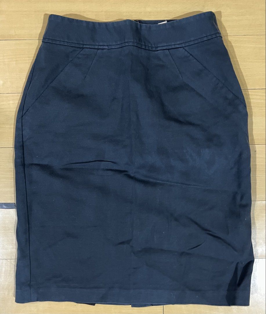 Dark blue office pencil skirt (Category: Skirts) located in Quezon City. Submitted by awidenise (Listing ID 1465674432, Image 1). Description: .