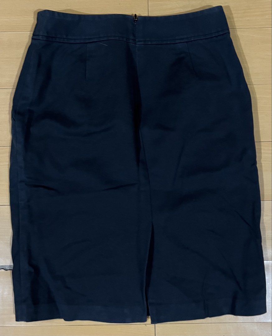 Dark blue office pencil skirt (Category: Skirts) located in Quezon City. Submitted by awidenise (Listing ID 1465674432, Image 3). Description: .