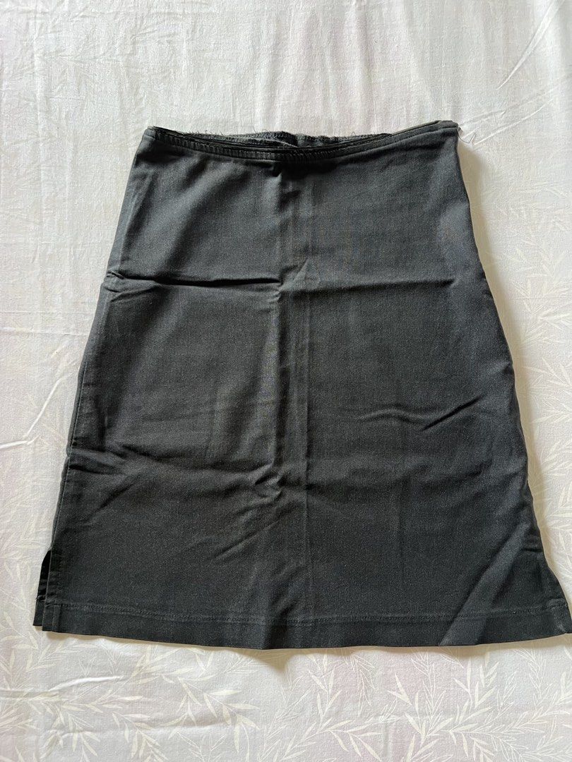 Dark Grey skirt (Category: Skirts) located in Quezon City. Submitted by katedeclutter (Listing ID 1465602335, Image 1). Description: - Color: Dark Grey - Size: 25-26.