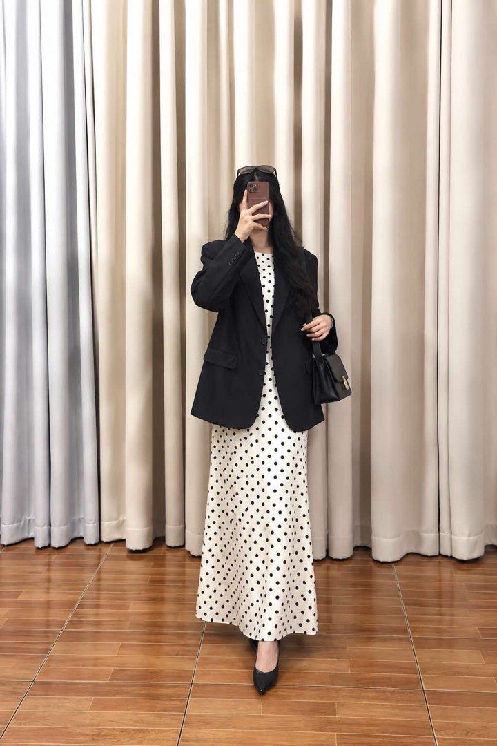 Dark Navy Premium Blazer (Category: Coats, Jackets and Outerwear) located in Taguig. Submitted by vm.co (Listing ID 1465619842, Image 1). Description: .