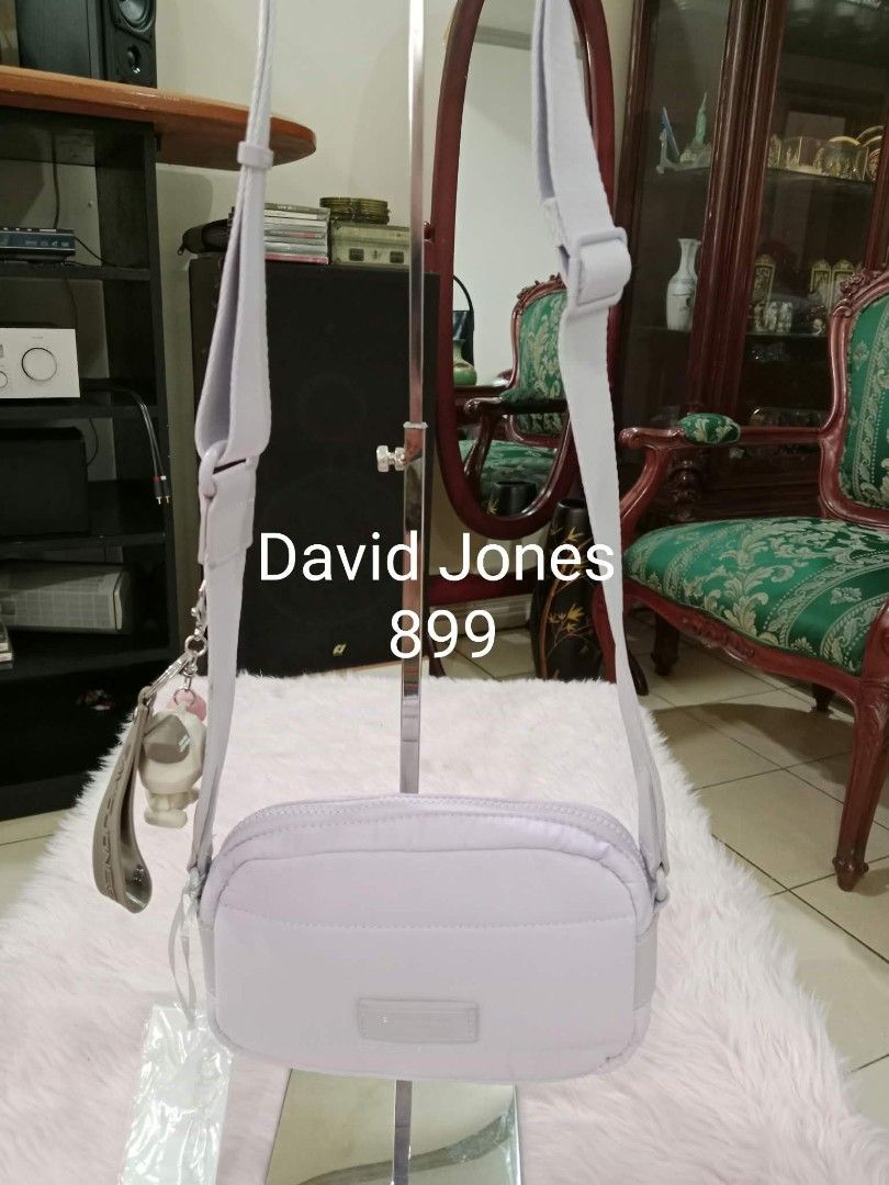 David Jones (Category: Shoulder Bags) located in Pasig City. Submitted by janalopez904 (Listing ID 1465663050, Image 2). Description: David Jones.