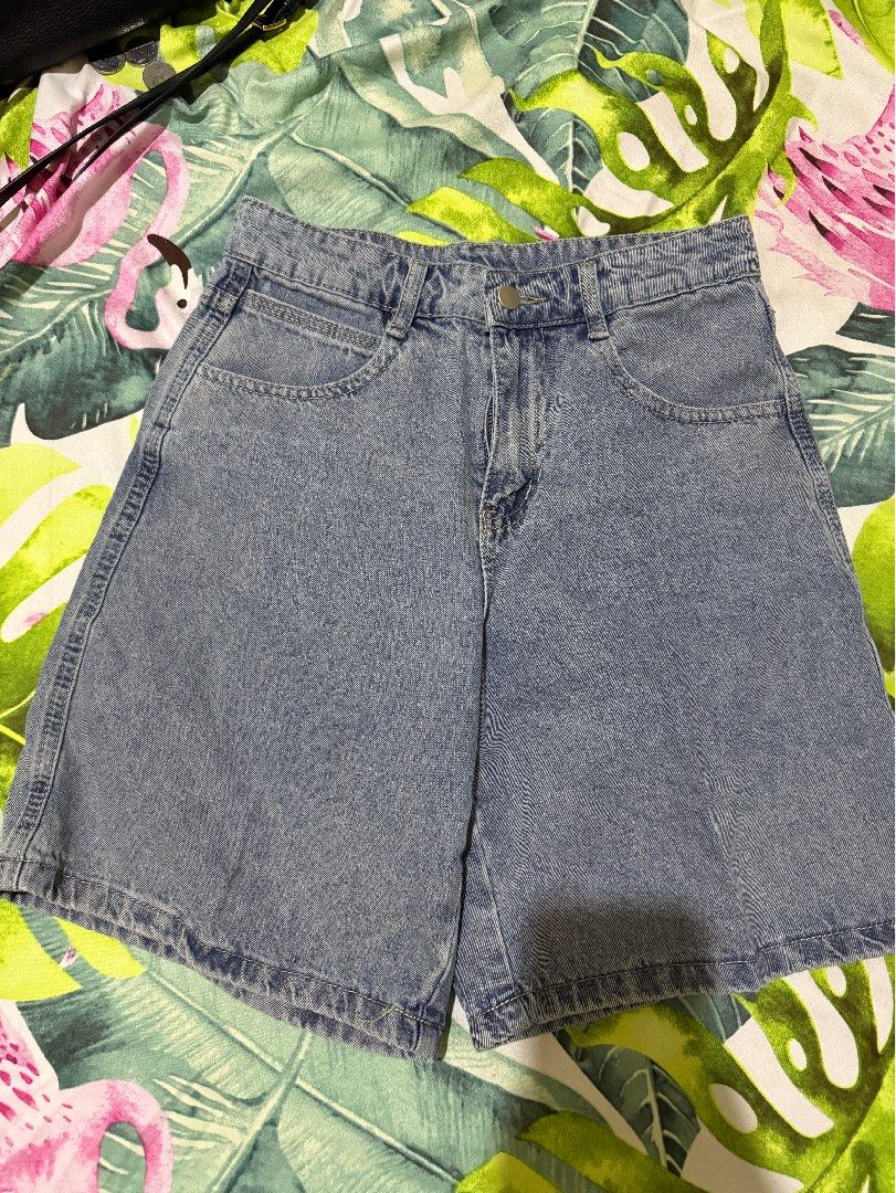 Dazy Denim Bermuda Shorts or Jorts (Category: Shorts) located in Borongan. Submitted by loupreloveddd (Listing ID 1465602936, Image 2). Description: - used few times only - retails around 600+ on sh3in - waist 27-28” - M on tag.