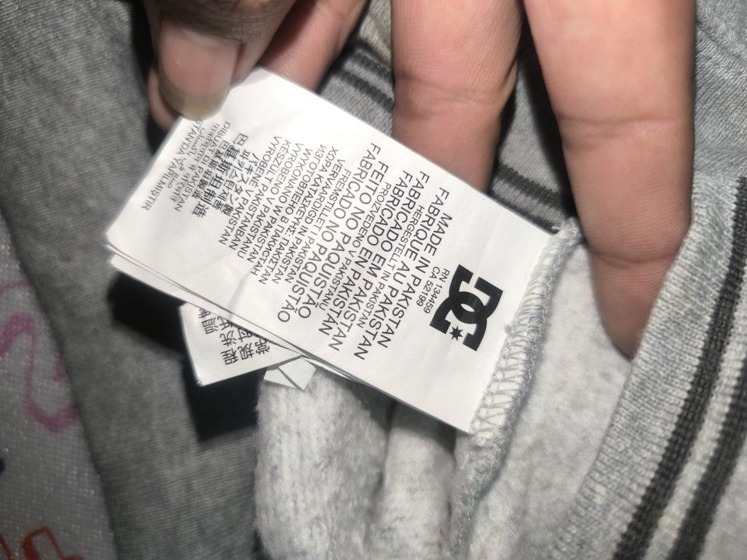 DC pull over Hoodie (Category: Activewear) located in Davao. Submitted by gabriieeel (Listing ID 1465587450, Image 2). Description: this is DC grey pull over hoodie with center print logo good as new need wash do vc on blue app for safe transaction.