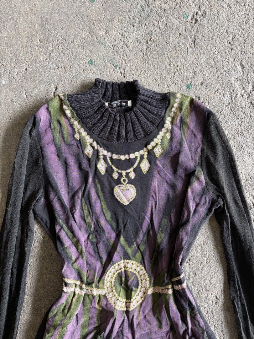 Decy Long Sleeve Trompe L'oeil Print Top (Category: Longsleeves) located in Quezon City. Submitted by ward.drobe (Listing ID 1465629194, Image 3). Description: Deca paris top Size M-L strechy.